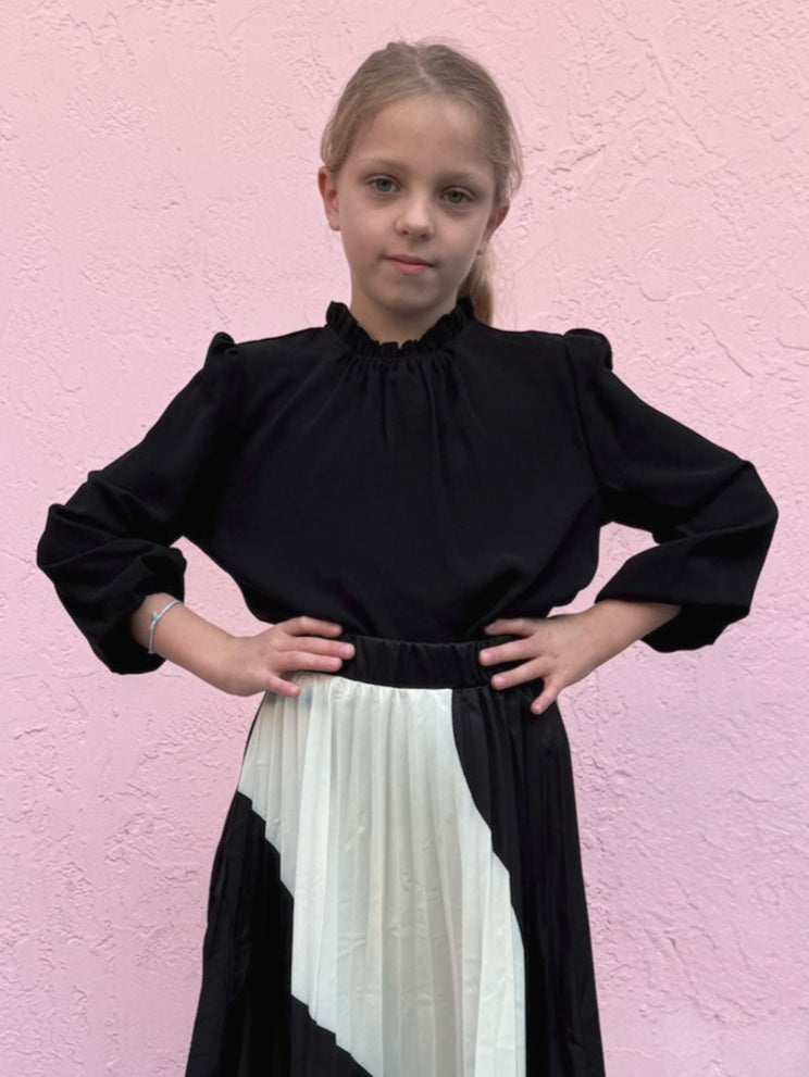 Blouse with Ruffle Collar