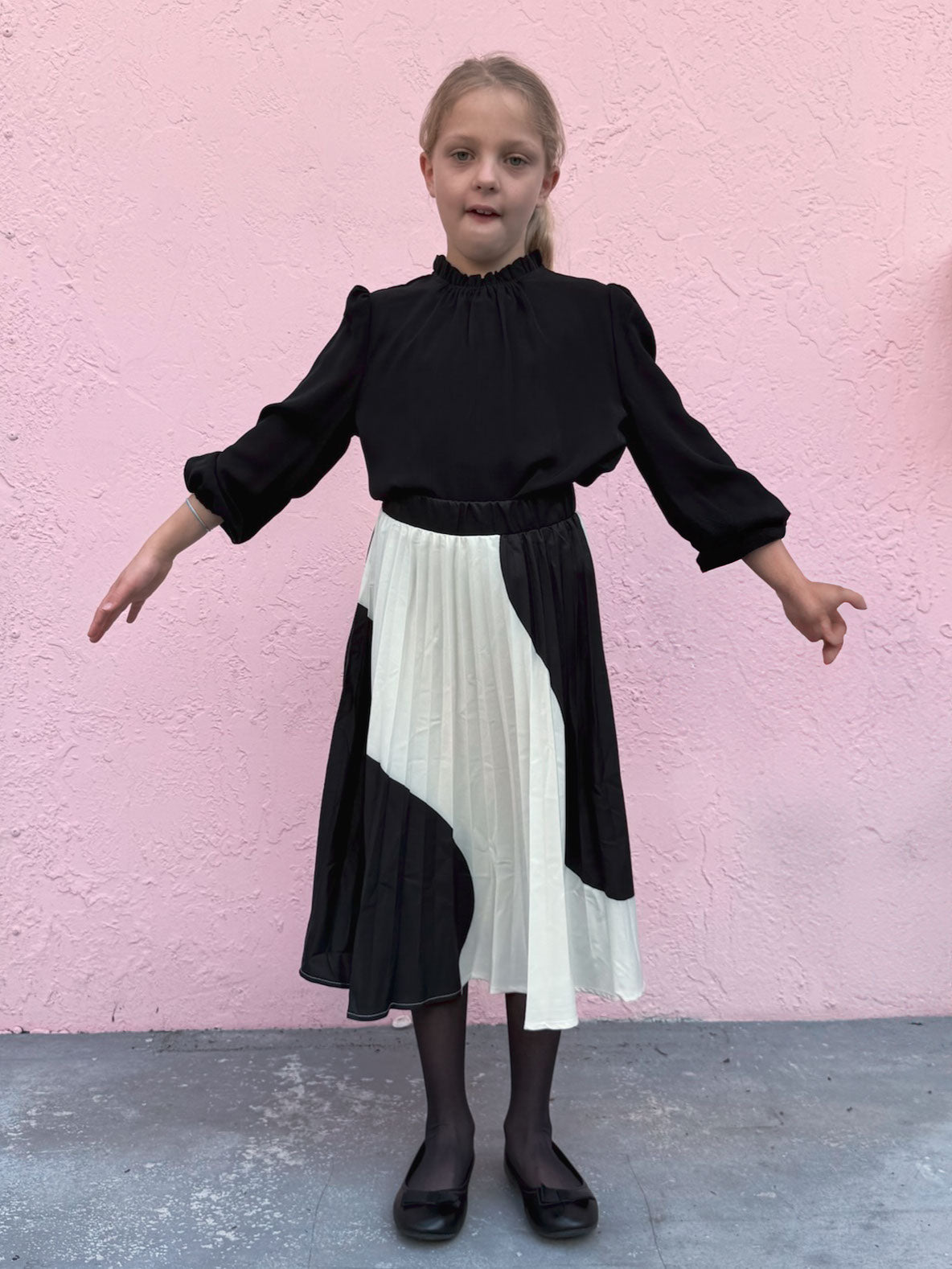 Blouse with Ruffle Collar