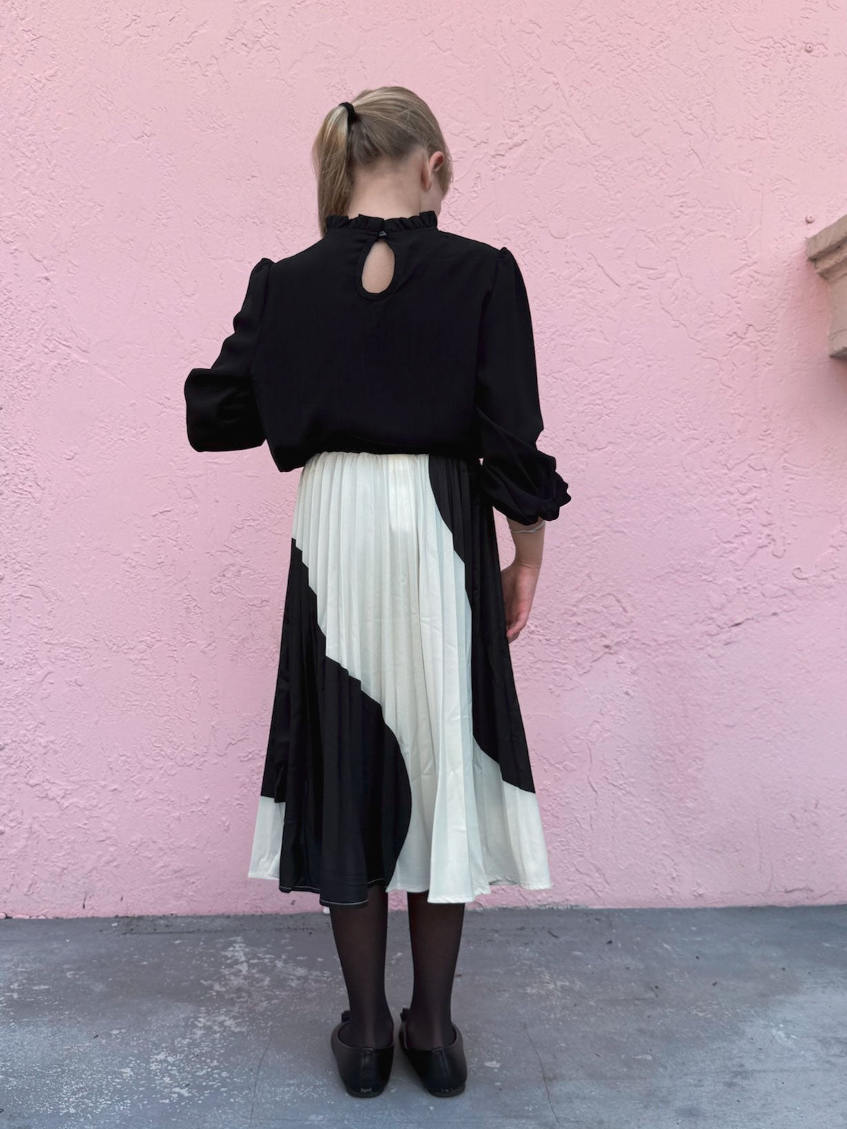 Blouse with Ruffle Collar